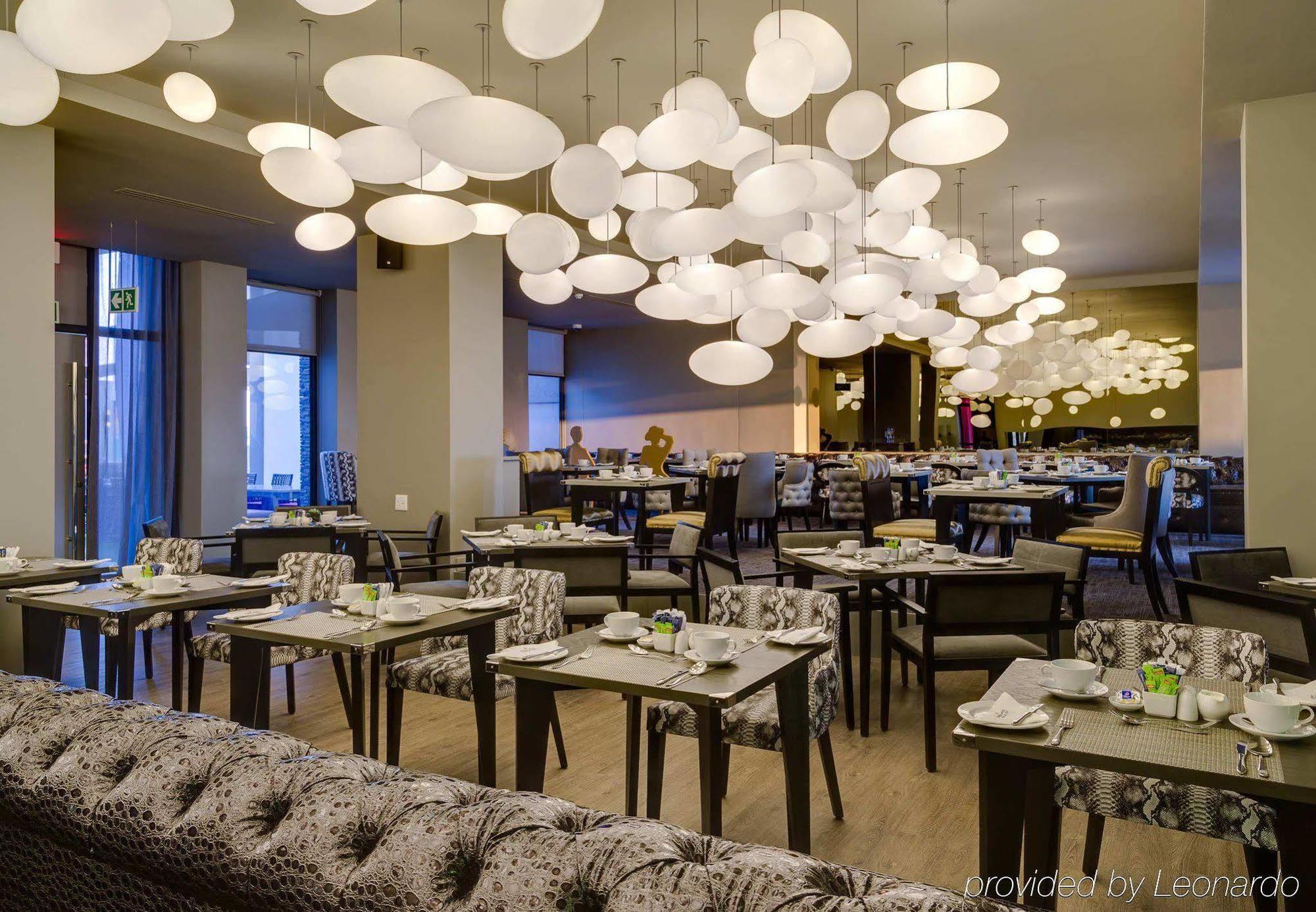 Protea Hotel Fire & Ice! By Marriott Pretoria Menlyn Ngoại thất bức ảnh